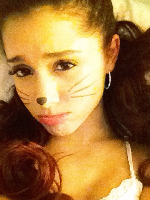 ariana-grande-hello-kitty-look-on-instagram.jpg