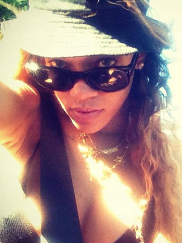 rihanna-shows-some-cleavage-on-instagram-01.jpg