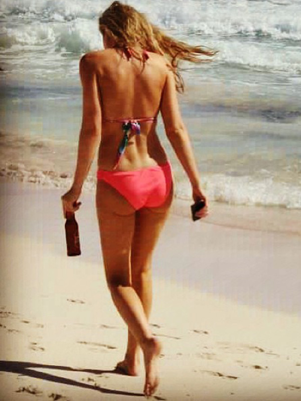 amanda-michalka-bikini-butt-shot-on-instagram.jpg