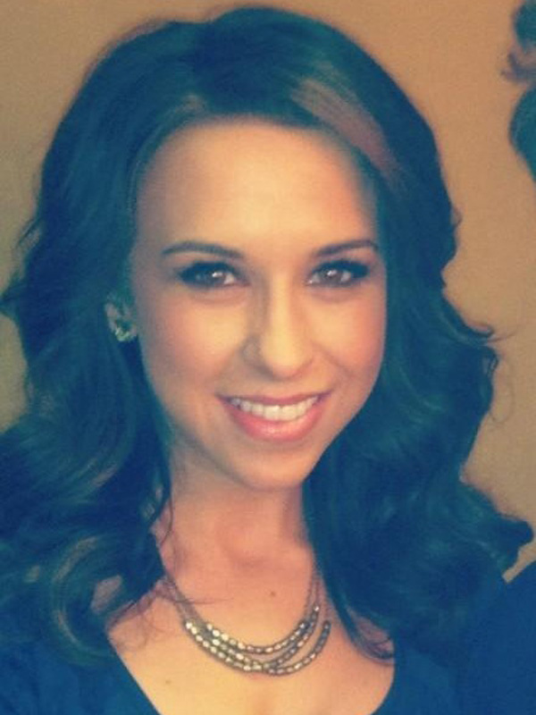 lacey-chabert-on-the-set-of-baby-daddy-on-twitter.jpg