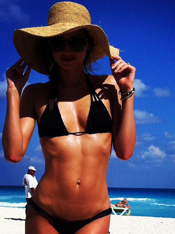 Miranda-Kerr-bikini-pics-01.jpg